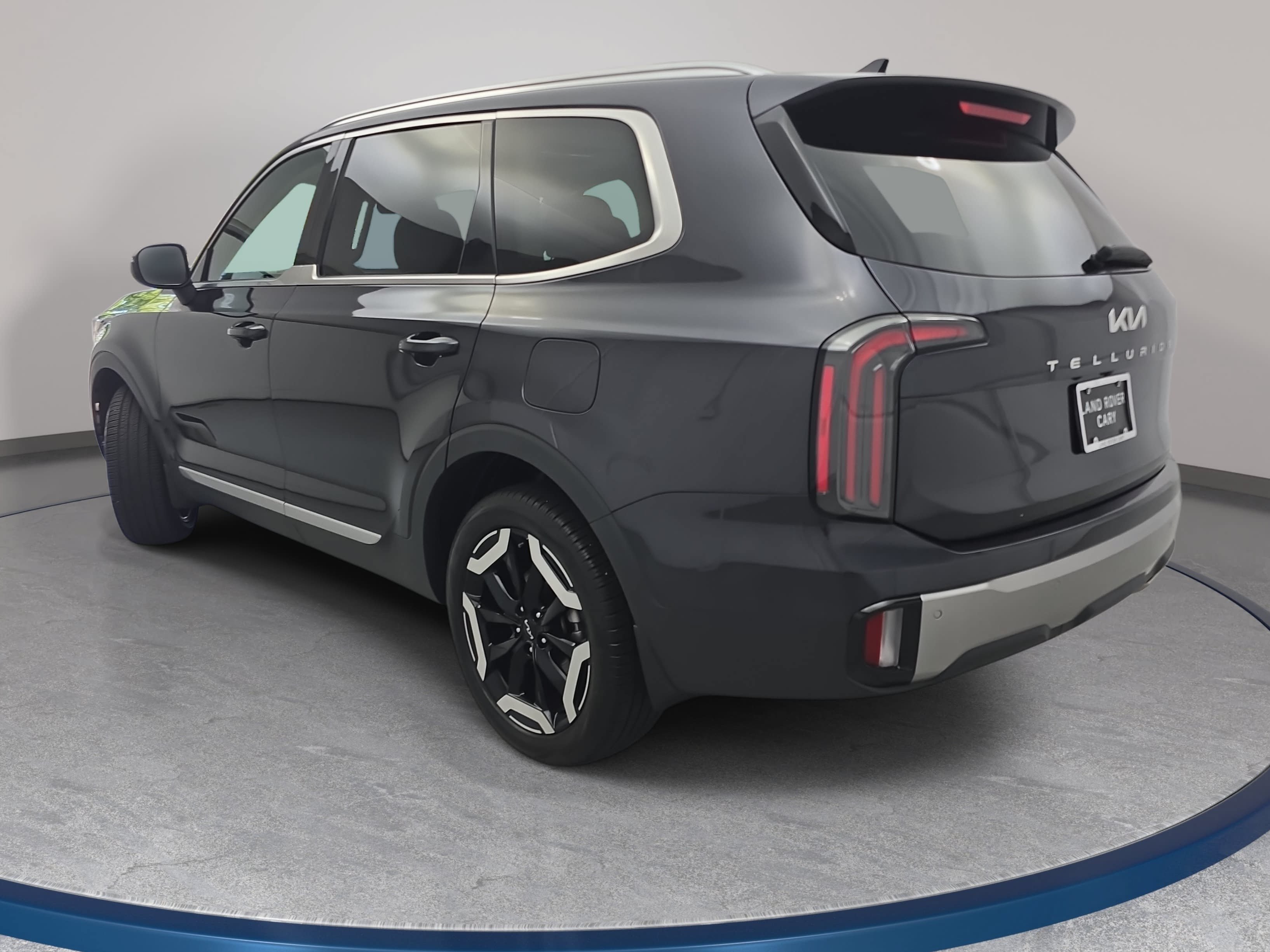 Used 2025 Kia Telluride EX w/ EX Captain's Chair Package FWD image 7