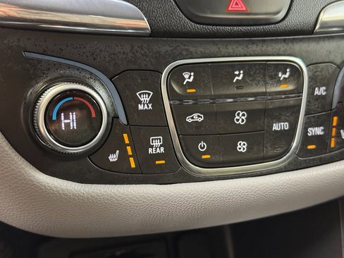 Used 2020 Chevrolet Equinox Premier image 41