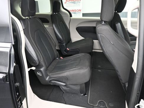 Used 2023 Chrysler Voyager LX FWD image 12