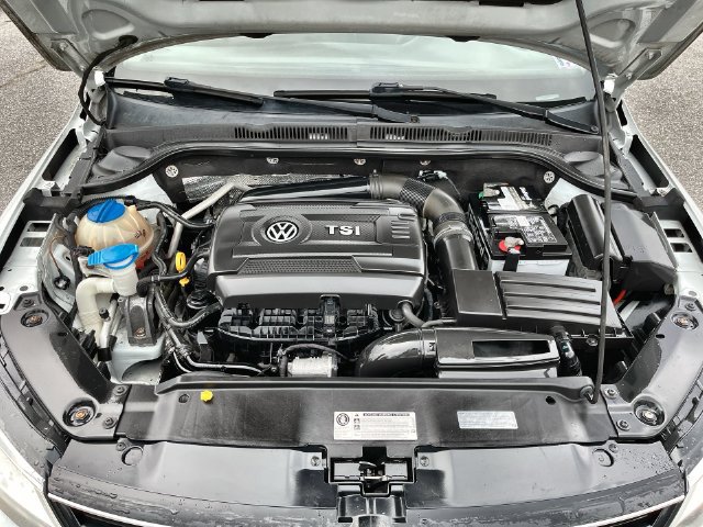 Used 2015 Volkswagen Jetta SE FWD image 25