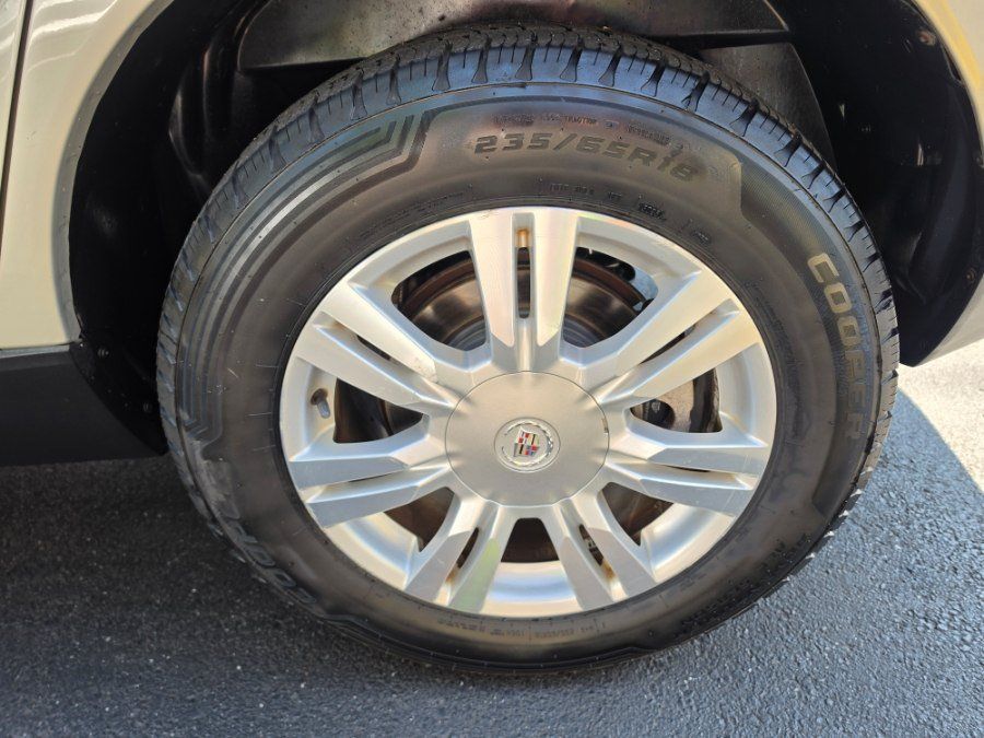 Used 2014 Cadillac SRX Luxury w/ Driver Awareness Package FWD image 11