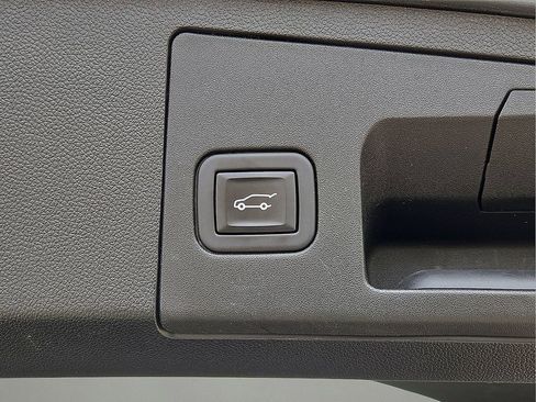 Used 2024 Cadillac XT4 Premium Luxury image 15