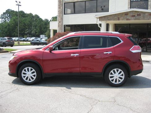 Used 2016 Nissan Rogue S w/ Appearance Package FWD image 9