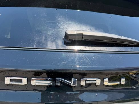 Used 2024 GMC Acadia Denali w/ Super Cruise Package FWD image 9