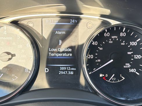 Used 2016 Nissan Rogue SV image 8