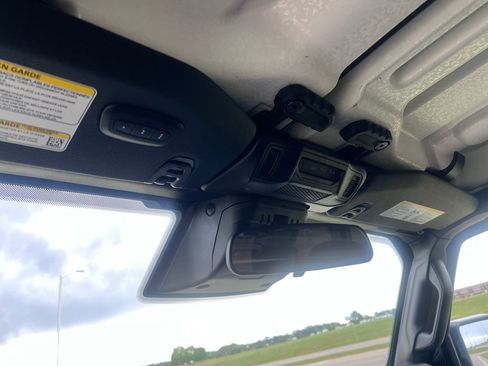 Used 2025 Jeep Wrangler Willys image 25