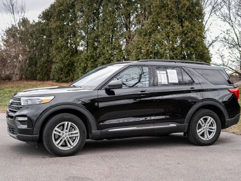 Used 2023 Ford Explorer XLT w/ Equipment Group 202A image 8