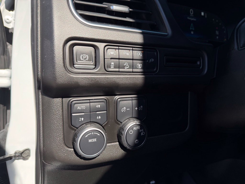 Used 2022 Chevrolet Tahoe Z71 w/ Luxury Package AWD/4WD image 14