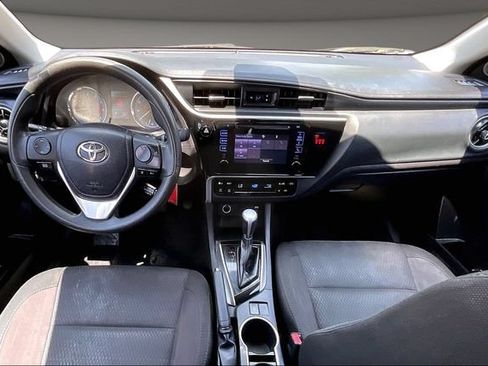 Used 2018 Toyota Corolla LE FWD image 14