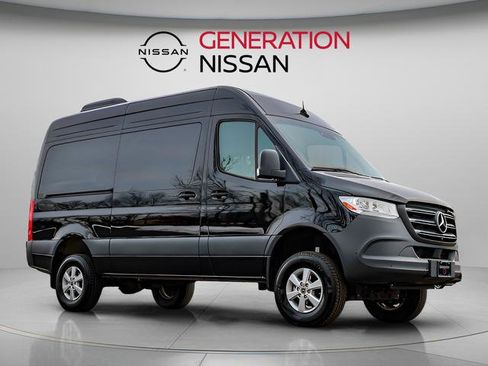 Used 2024 Mercedes-Benz Sprinter 2500 image 2