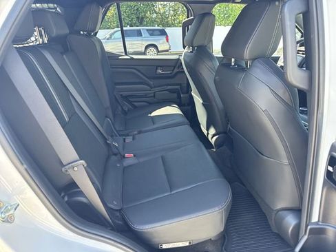 Used 2025 Toyota 4Runner Limited AWD/4WD image 27