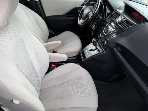 Used 2012 MAZDA MAZDA5 Touring w/ Moonroof & Audio Pkg FWD image 19