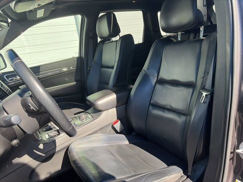 Used 2020 Jeep Grand Cherokee Limited w/ Luxury Group II image 12