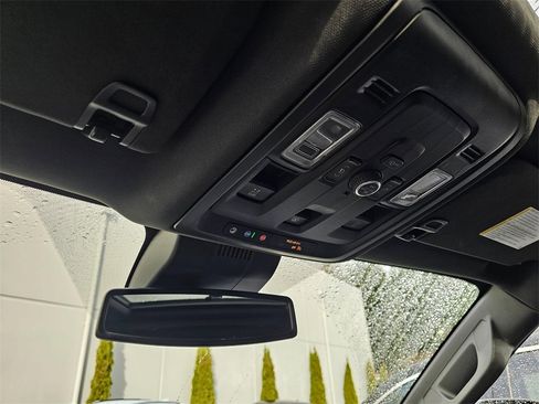 Used 2025 Chevrolet Tahoe Z71 w/ Comfort Package image 30