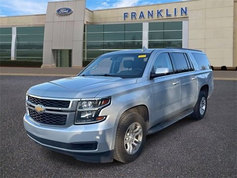 Used 2017 Chevrolet Suburban LT image 3