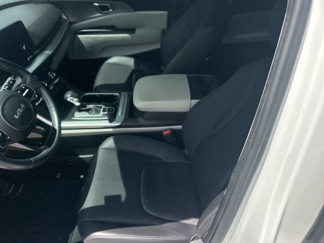 Certified 2024 Kia Carnival LX FWD image 14