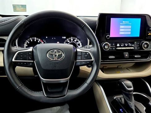 Used 2023 Toyota Highlander XLE AWD/4WD image 26