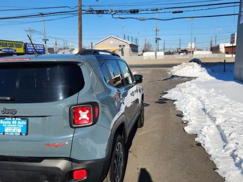 Used 2016 Jeep Renegade Trailhawk image 4