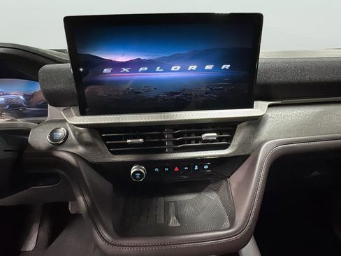 Used 2025 Ford Explorer Platinum w/ LUX Leather Package image 10