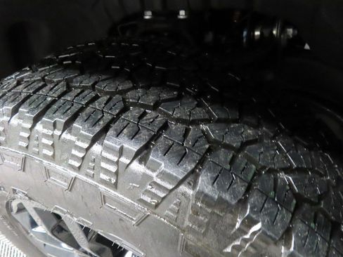 Used 2025 Chevrolet Silverado 2500 LT image 7