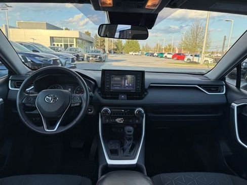 Used 2021 Toyota RAV4 XLE w/ Convenience Package image 4