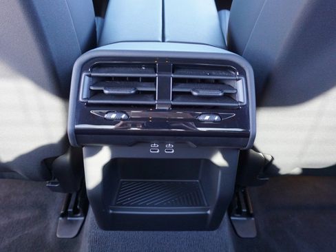 Used 2024 BMW 530i 530i w/ Convenience Package image 32