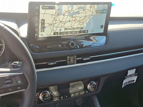 New 2025 Mitsubishi Outlander SE image 8