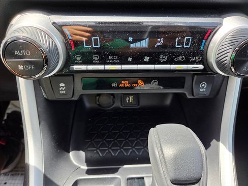 Used 2025 Toyota RAV4 XLE FWD image 21