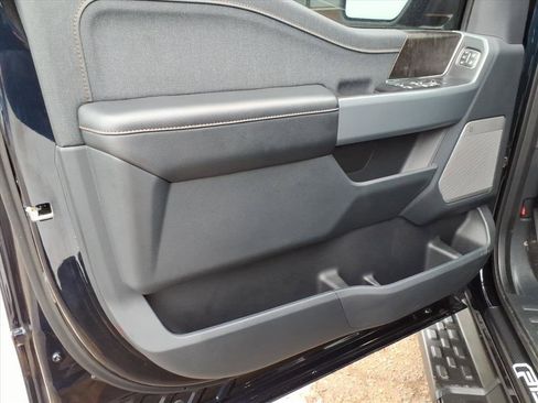 Used 2022 Ford F150 Lightning Lariat image 12