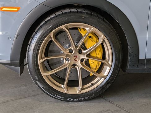 Certified 2025 Porsche Cayenne Turbo GT AWD/4WD image 15