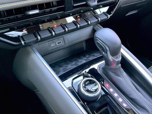 Used 2024 Chevrolet Colorado ZR2 w/ ZR2 Bison Edition image 24