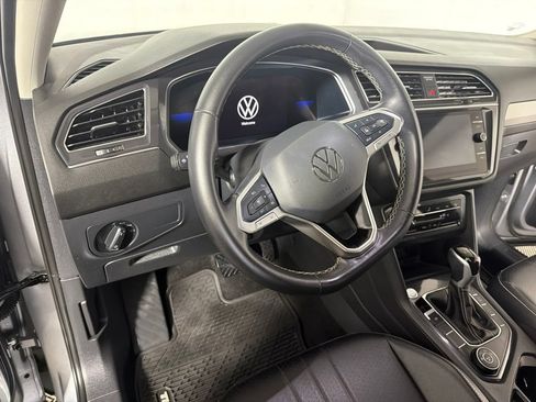 Used 2024 Volkswagen Tiguan SE w/ Panoramic Sunroof Package AWD/4WD image 8