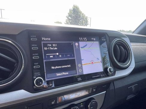 Used 2021 Toyota Tacoma Limited AWD/4WD image 31