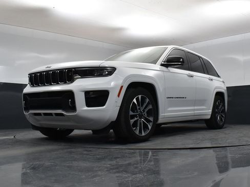 Used 2022 Jeep Grand Cherokee Overland w/ Adv Protech Group III AWD/4WD image 37