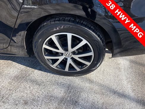 Used 2017 Volkswagen Jetta SE image 31
