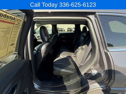 Used 2021 Jeep Cherokee Latitude Lux w/ Sun & Sound Group AWD/4WD image 16
