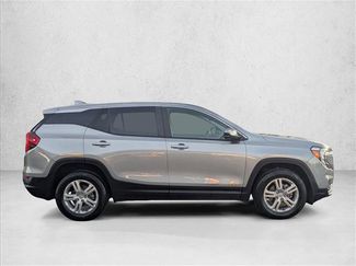 Used 2024 GMC Terrain SLE video 4
