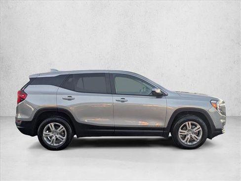Used 2024 GMC Terrain SLE image 4