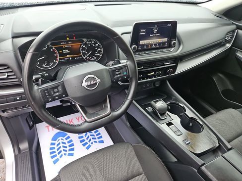 Used 2025 Nissan Rogue SV FWD image 12