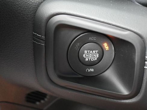 Used 2025 Jeep Gladiator Sport image 26