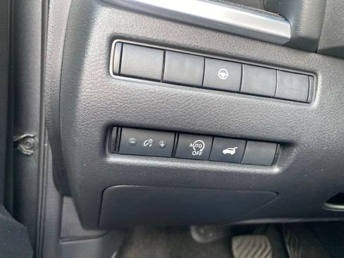 Used 2025 Nissan Rogue SV AWD/4WD image 15