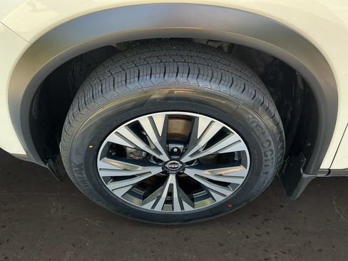 Used 2023 Nissan Rogue SV AWD/4WD image 10