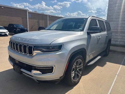Used 2024 Jeep Wagoneer L Series II RWD image 1