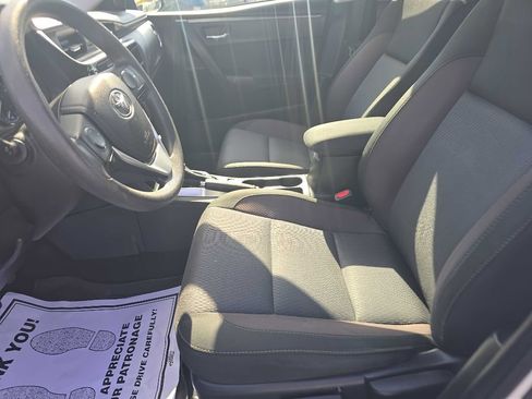 Used 2018 Toyota Corolla LE image 12