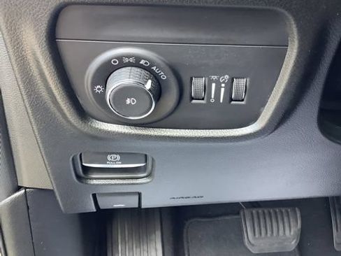 Certified 2023 Jeep Grand Cherokee Overland w/ Luxury Tech Group IV AWD/4WD image 30