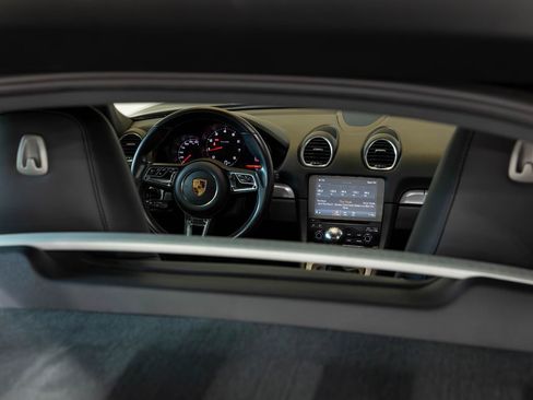 Used 2018 Porsche 718 Cayman RWD image 52
