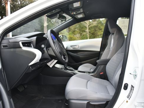 New 2026 Toyota Corolla SE image 3