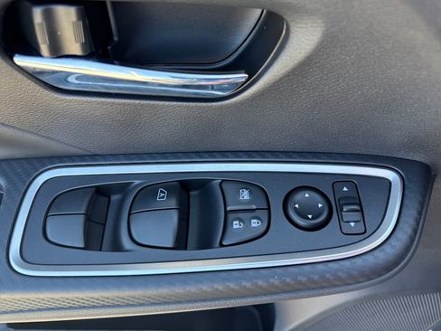 New 2025 Nissan Versa SR w/ Trunk Package image 18