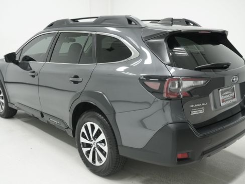 Used 2023 Subaru Outback Premium AWD/4WD image 6
