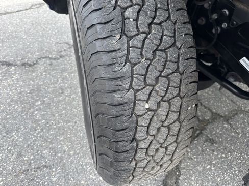 Used 2025 Toyota Tacoma TRD Off-Road image 33